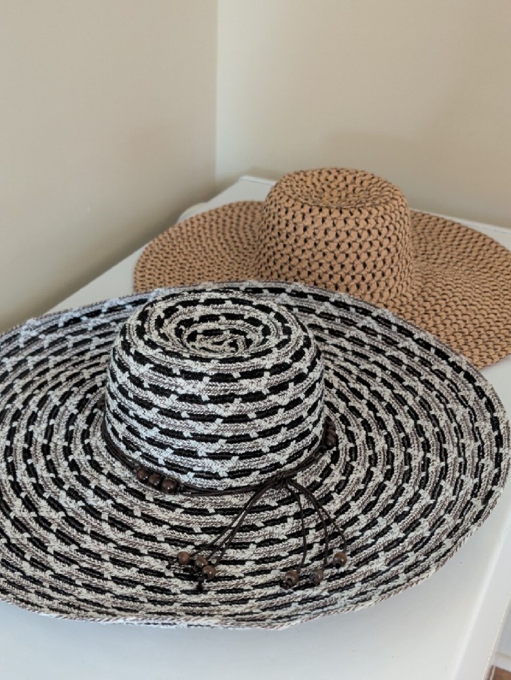 Set of 2 Wide Brim Straw Sun Hats Natural & Black White Beach Hats